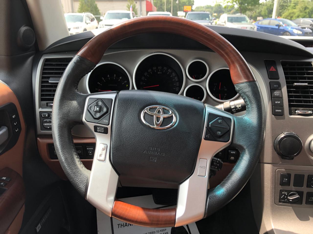 Toyota Sequoia Platinum RWD (Natl) 2017