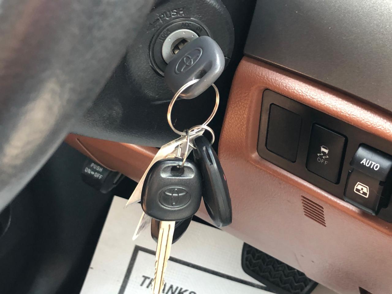 Toyota Sequoia Platinum RWD (Natl) 2017