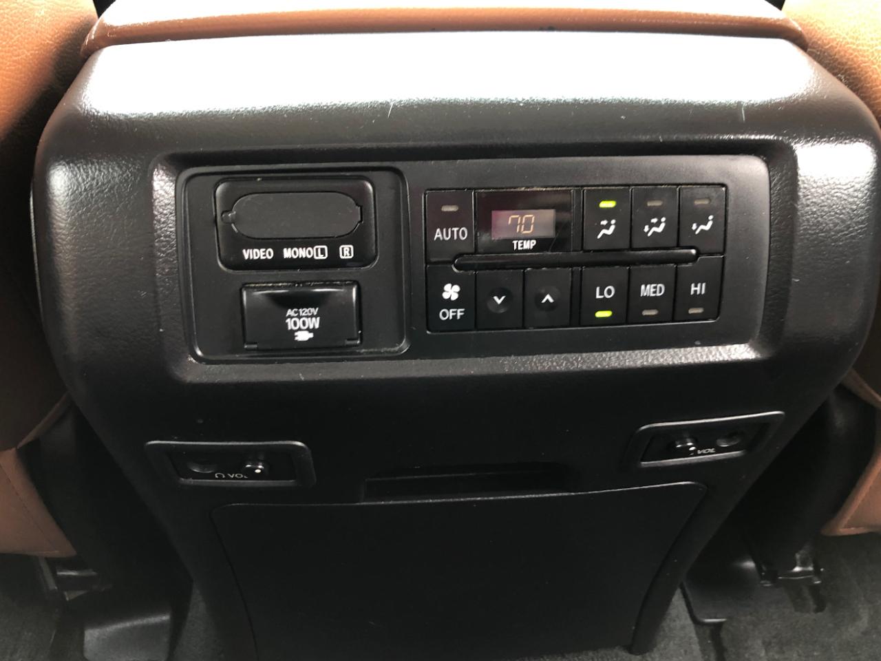 Toyota Sequoia Platinum RWD (Natl) 2017