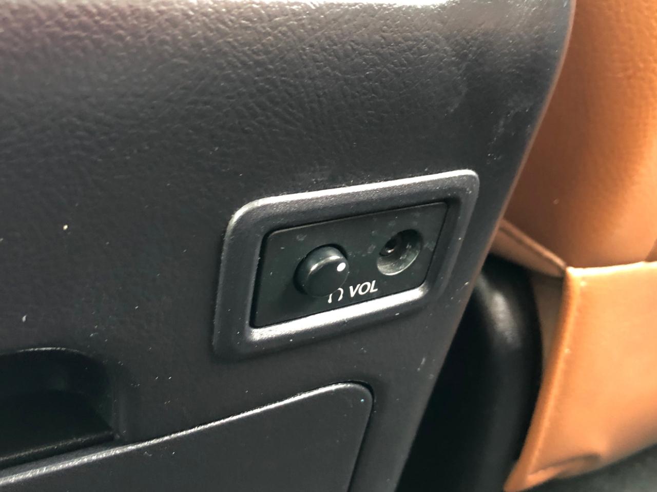 Toyota Sequoia Platinum RWD (Natl) 2017