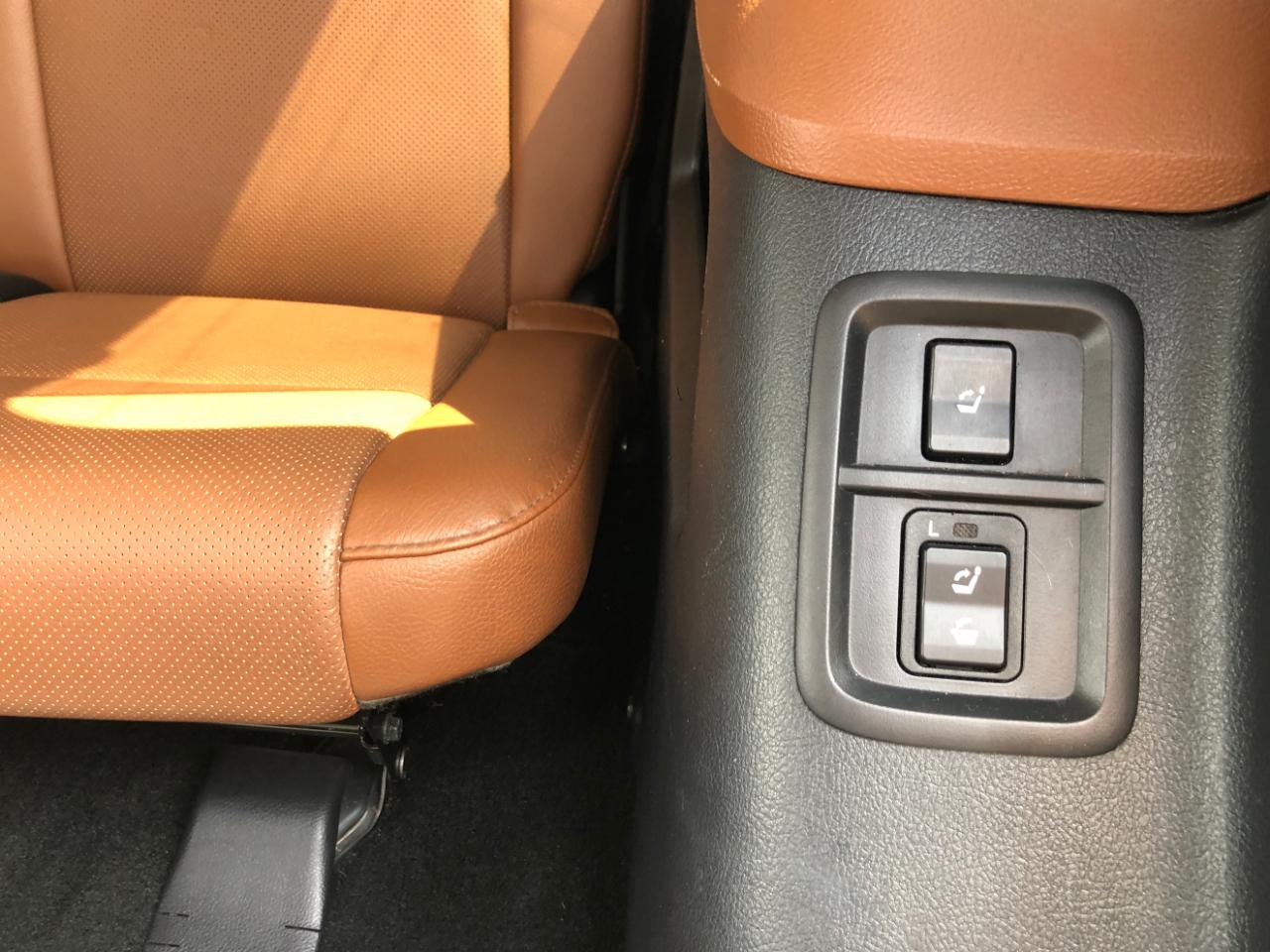Toyota Sequoia Platinum RWD (Natl) 2017