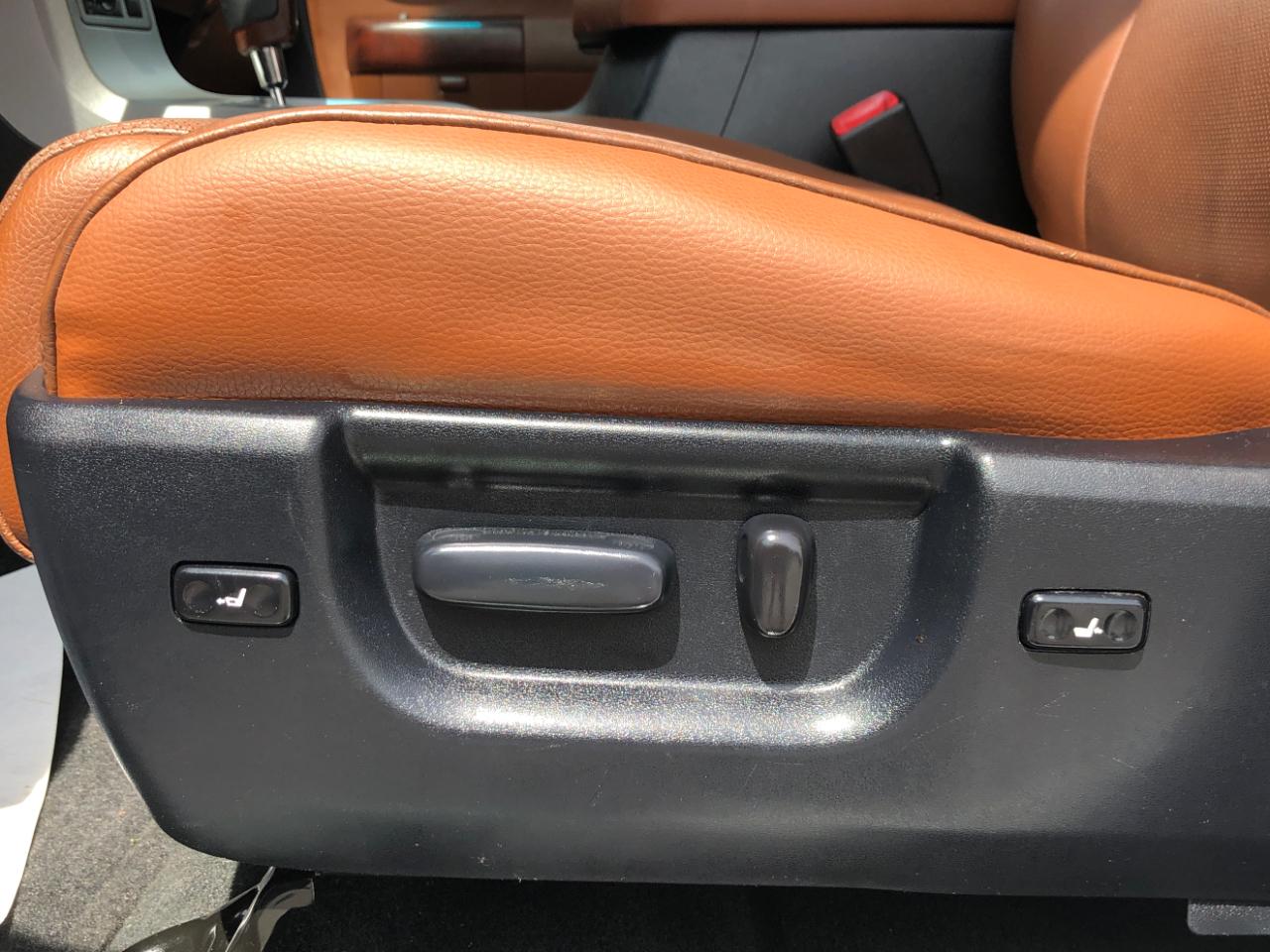 Toyota Sequoia Platinum RWD (Natl) 2017