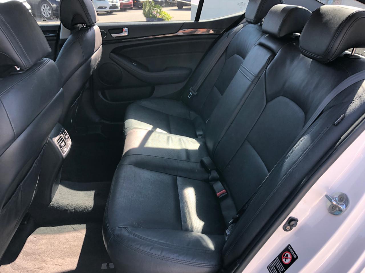 Kia Cadenza 4dr Sdn Premium 2016