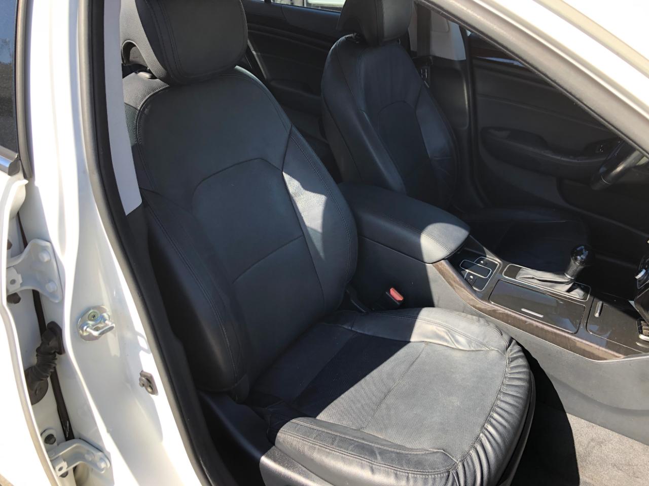 Kia Cadenza 4dr Sdn Premium 2016