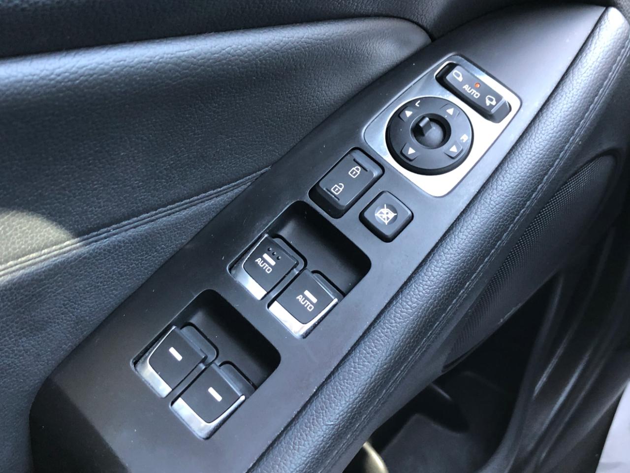 Kia Cadenza 4dr Sdn Premium 2016