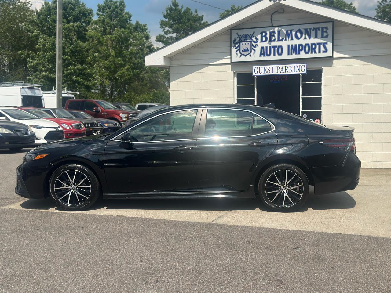 Toyota Camry SE 2023