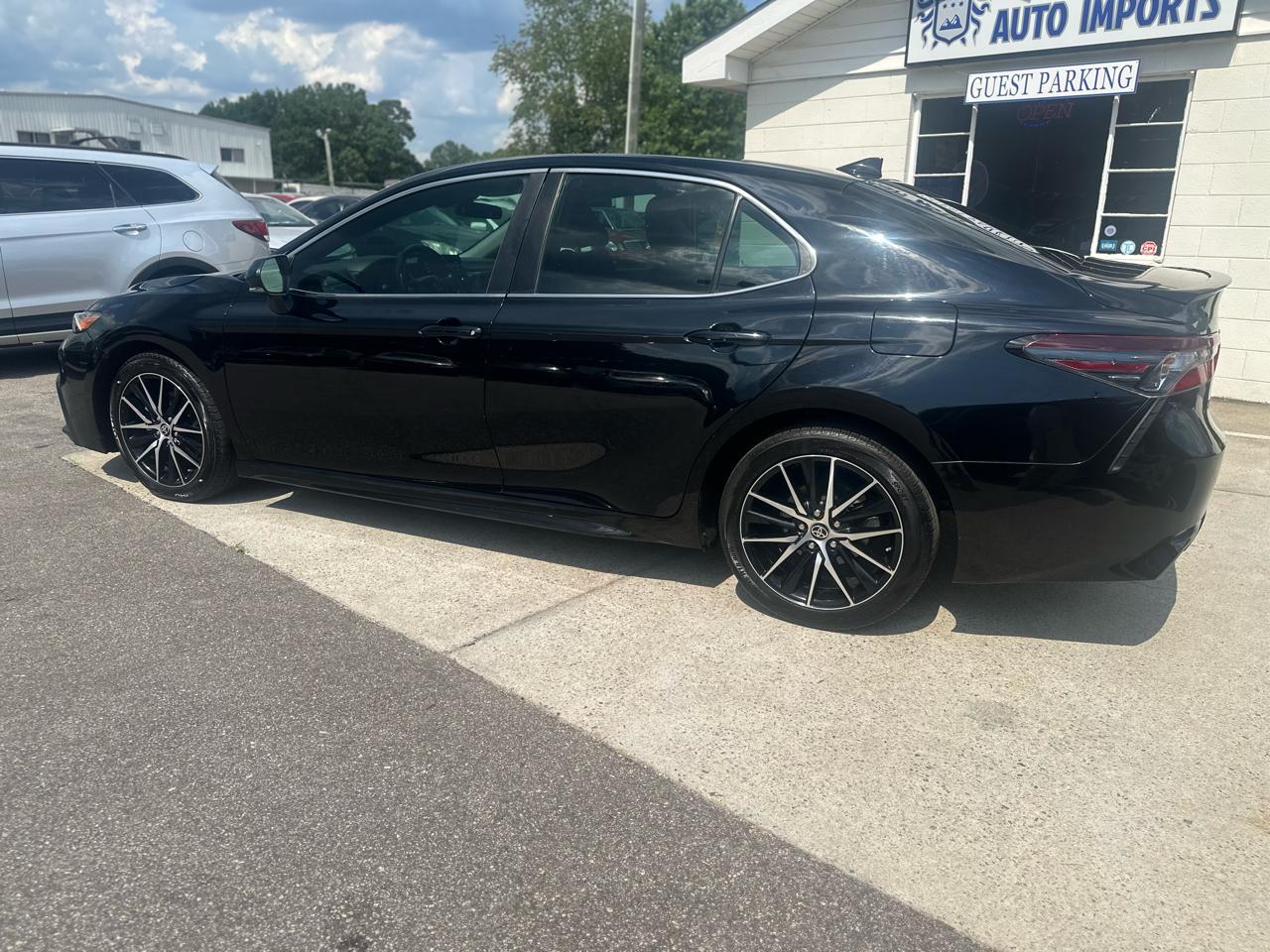 Toyota Camry SE 2023