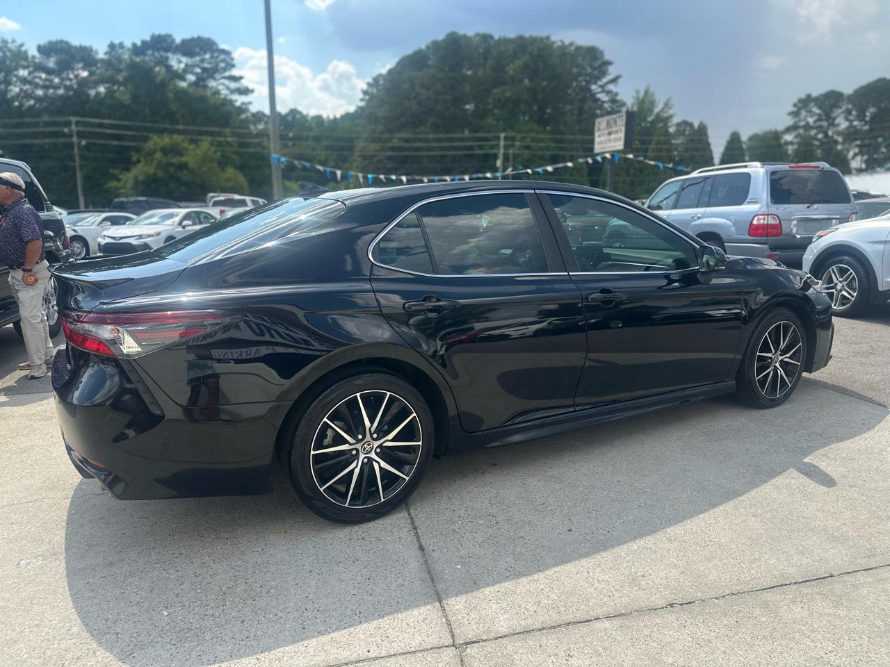 Toyota Camry SE 2023