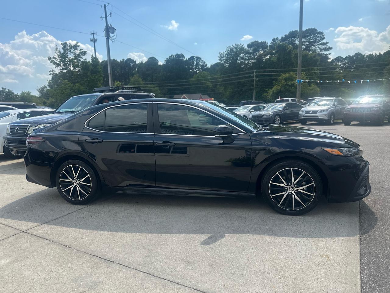 Toyota Camry SE 2023