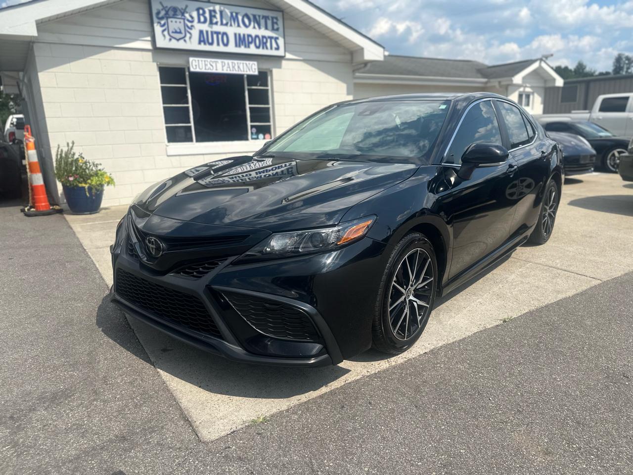 Toyota Camry SE 2023