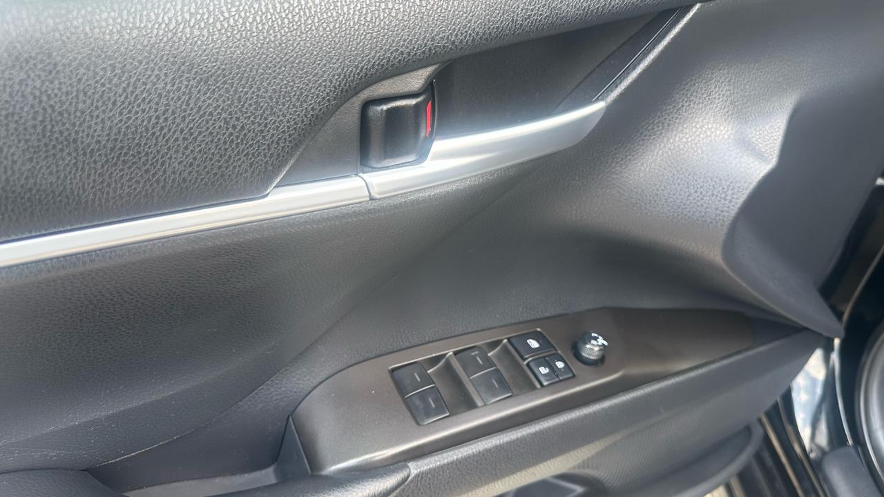 Toyota Camry SE 2023