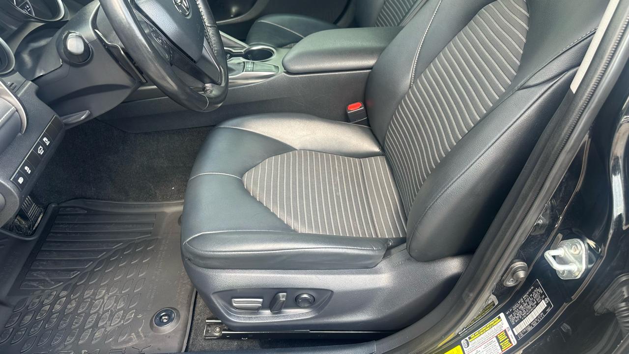 Toyota Camry SE 2023