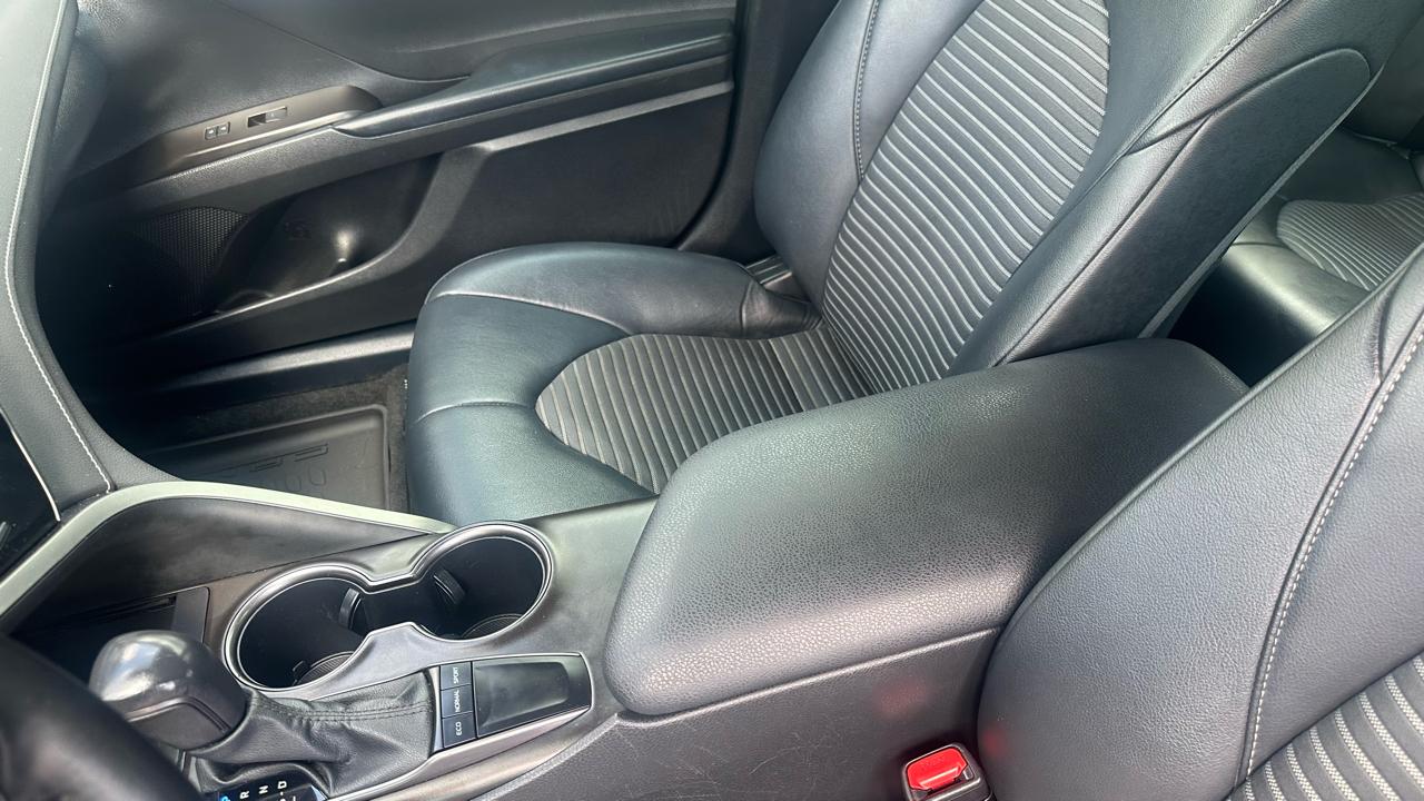 Toyota Camry SE 2023