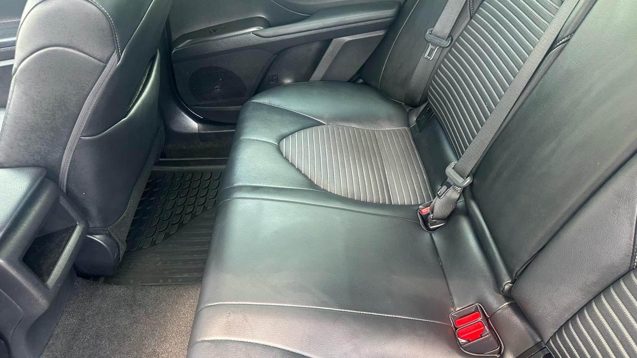 Toyota Camry SE 2023
