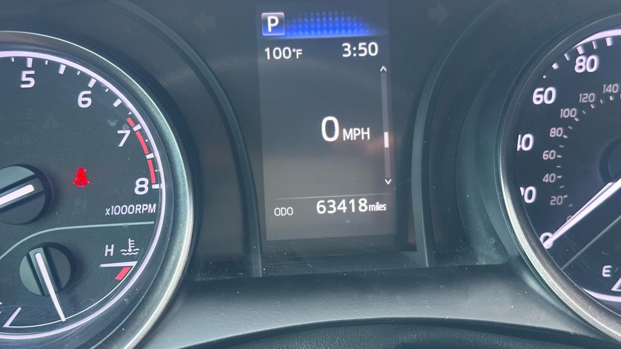 Toyota Camry SE 2023