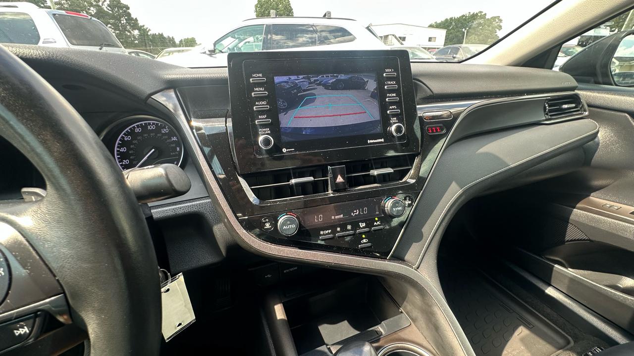 Toyota Camry SE 2023