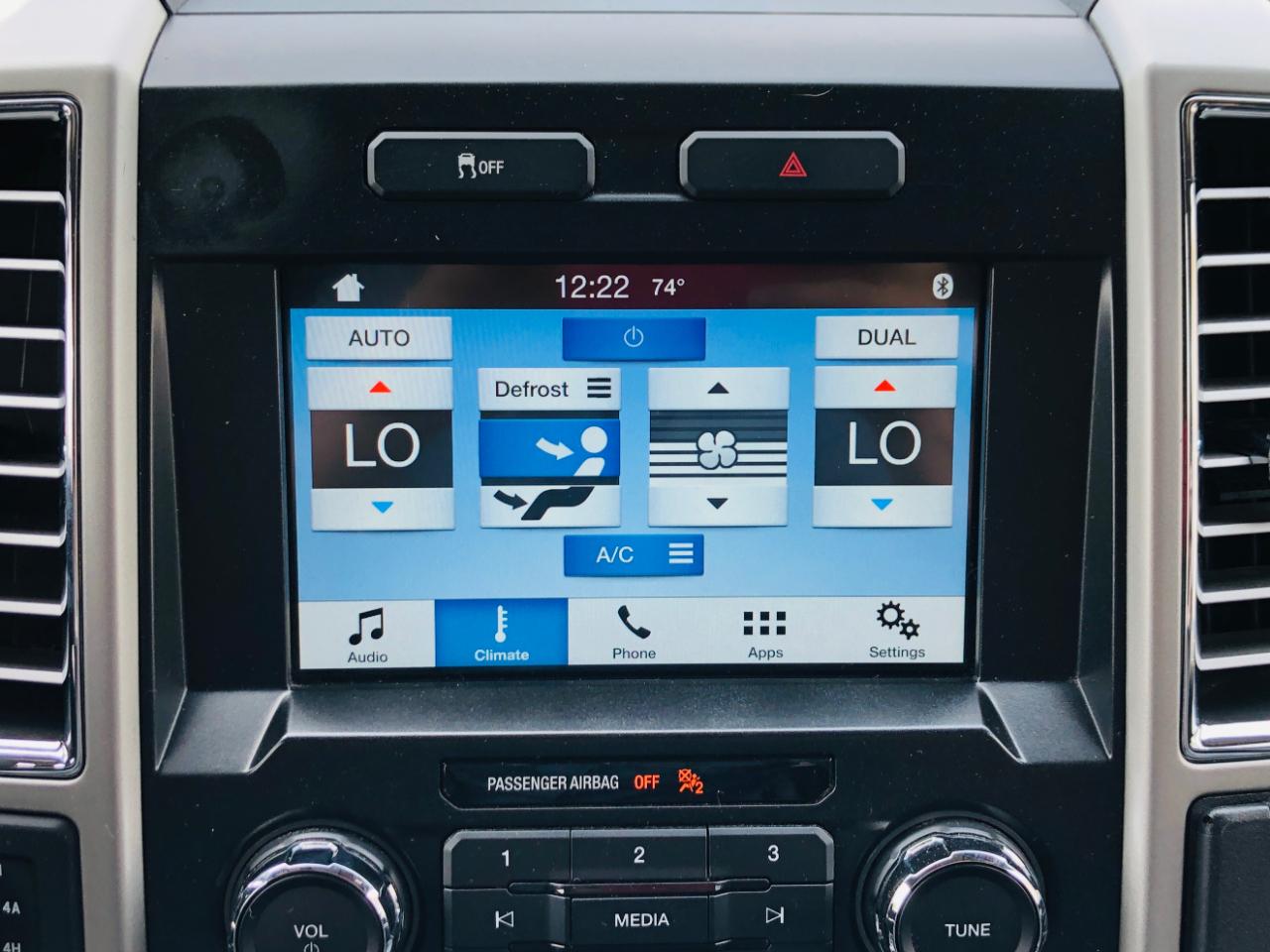 Ford F-150 4WD SuperCrew 145" Lariat 2016