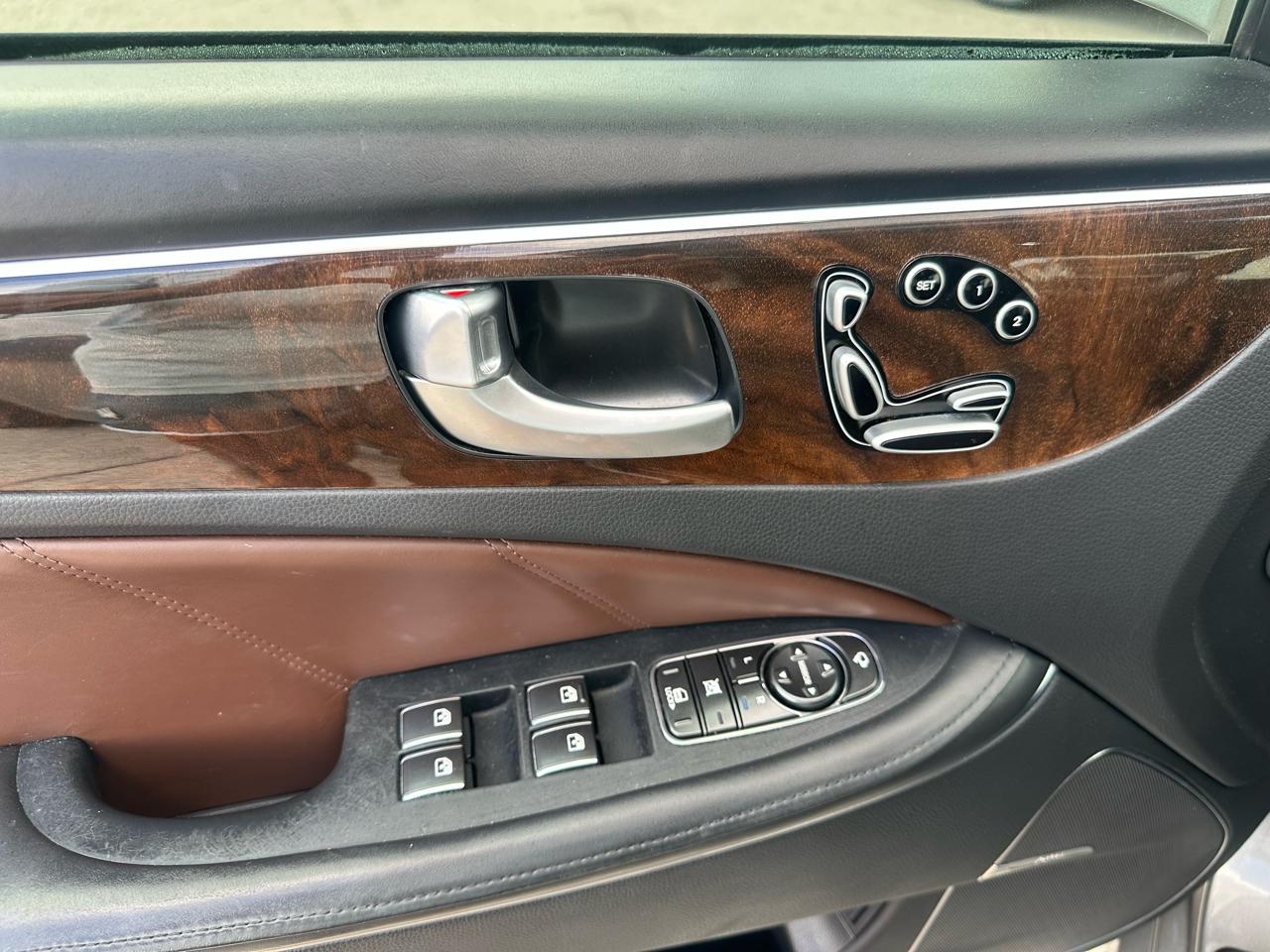 Hyundai Equus 4dr Sdn Ultimate 2011