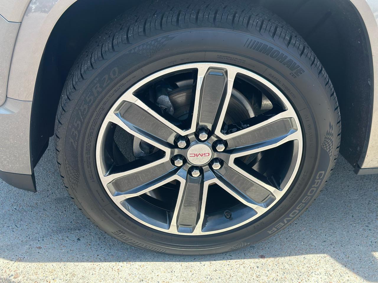 GMC Acadia FWD 4dr Denali 2019