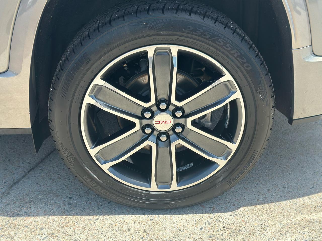 GMC Acadia FWD 4dr Denali 2019