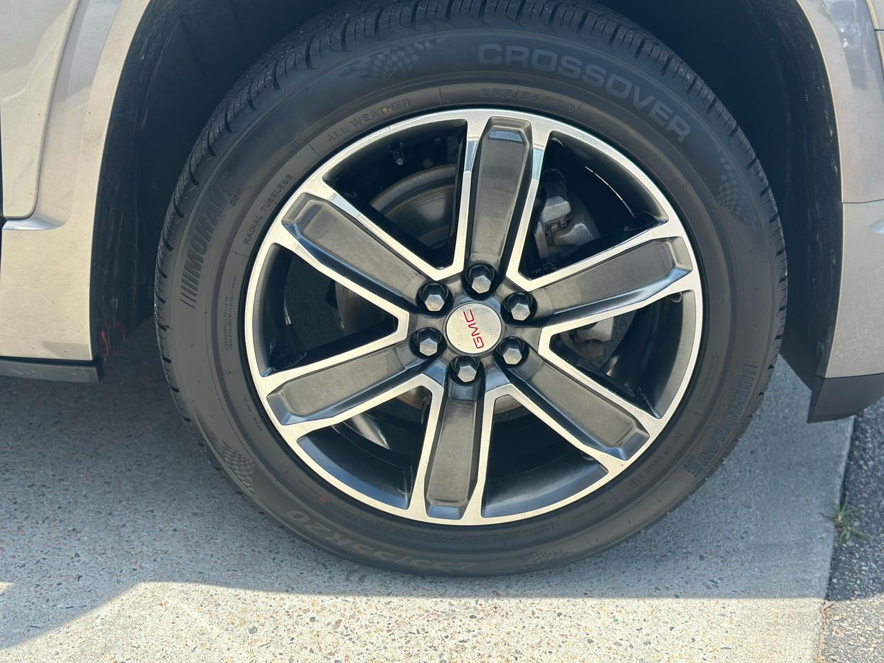 GMC Acadia FWD 4dr Denali 2019