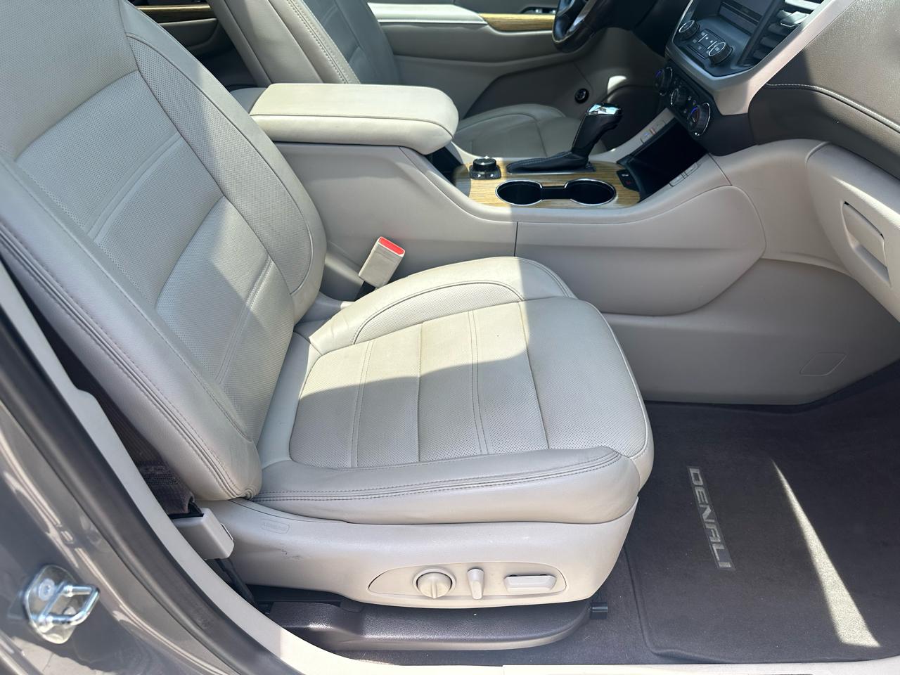 GMC Acadia FWD 4dr Denali 2019