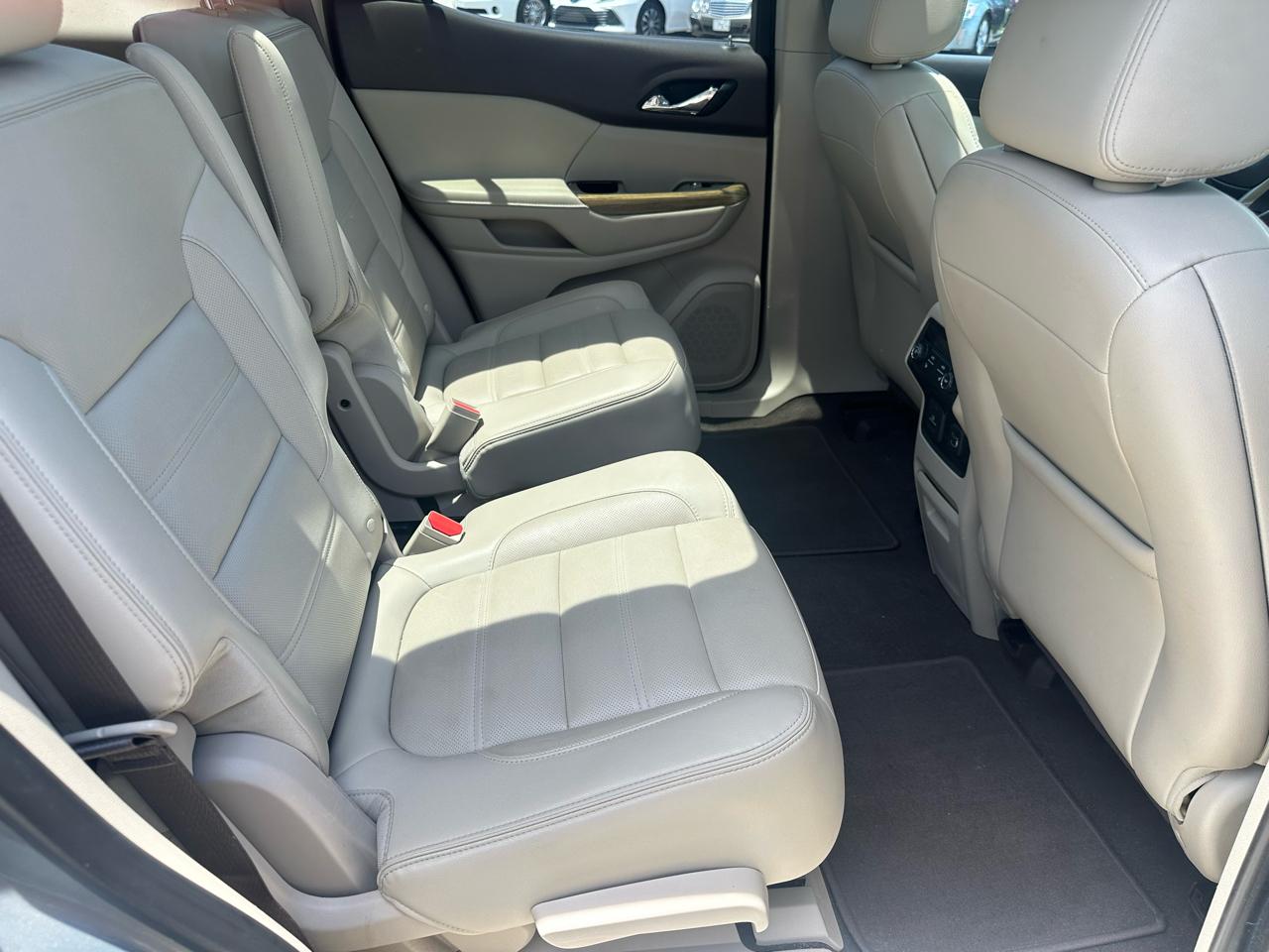 GMC Acadia FWD 4dr Denali 2019