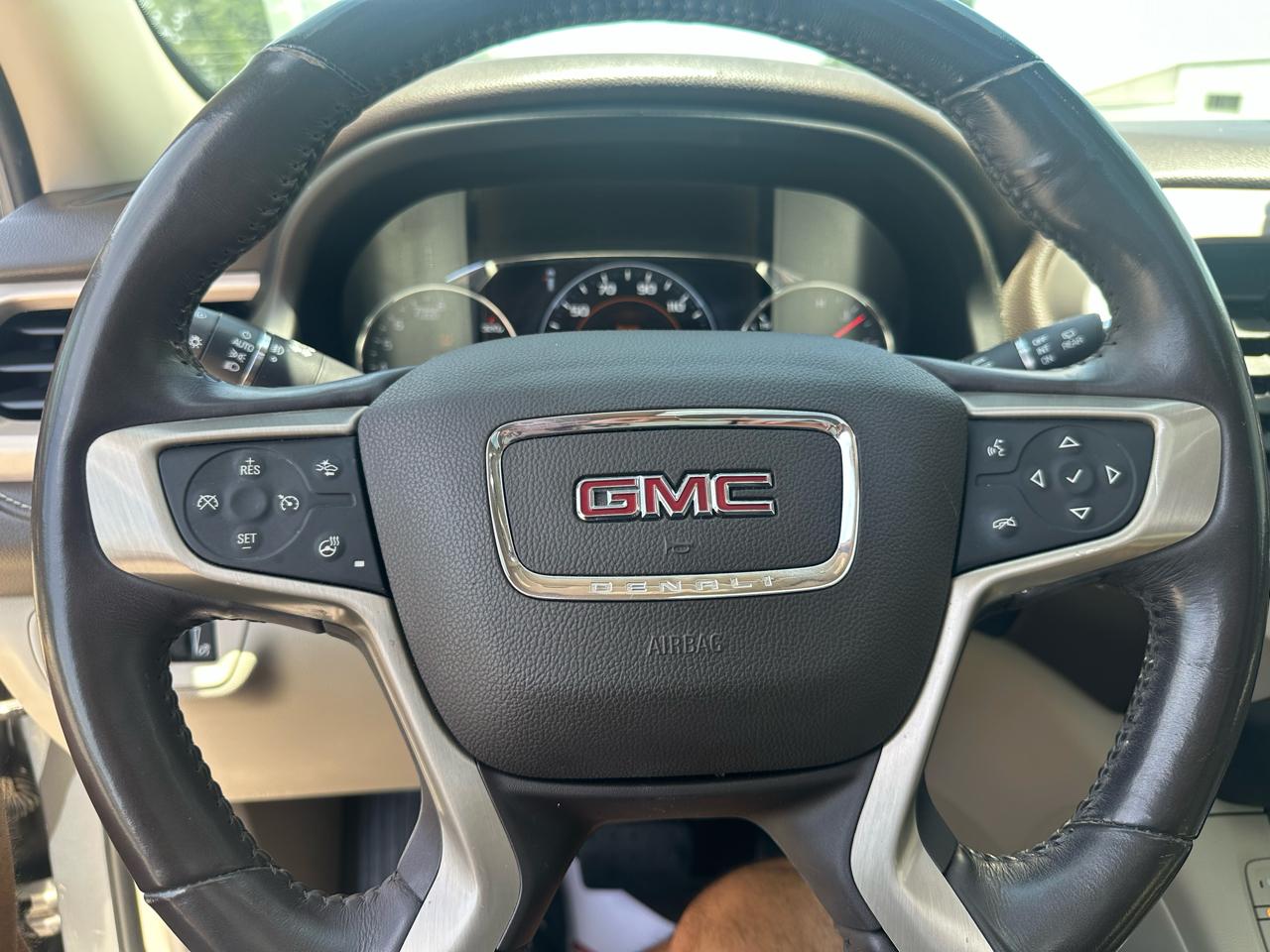 GMC Acadia FWD 4dr Denali 2019