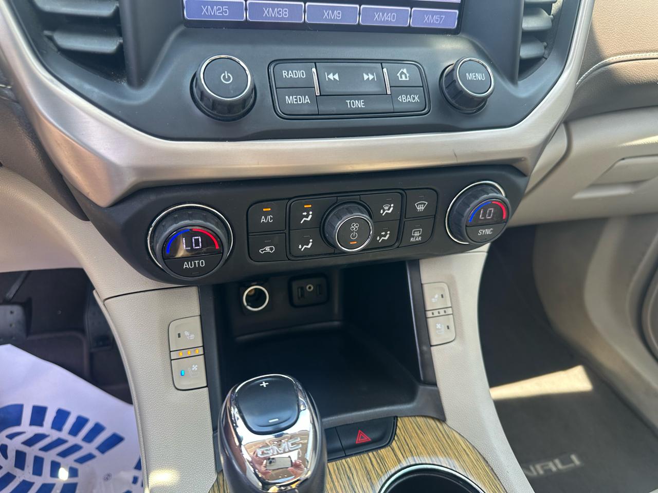 GMC Acadia FWD 4dr Denali 2019