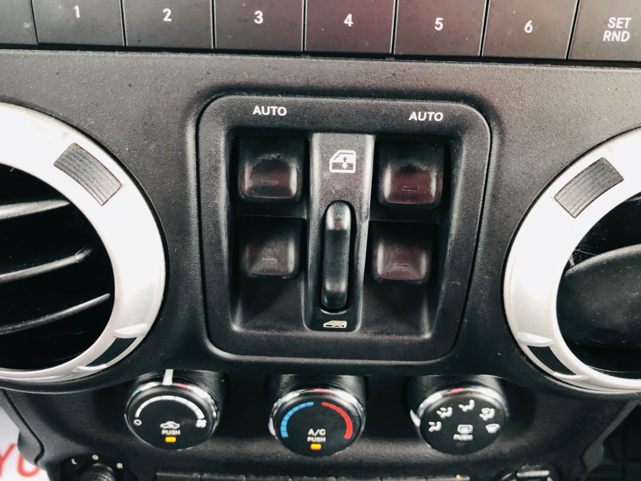 Jeep Wrangler Unlimited 4WD 4dr Sahara 2014