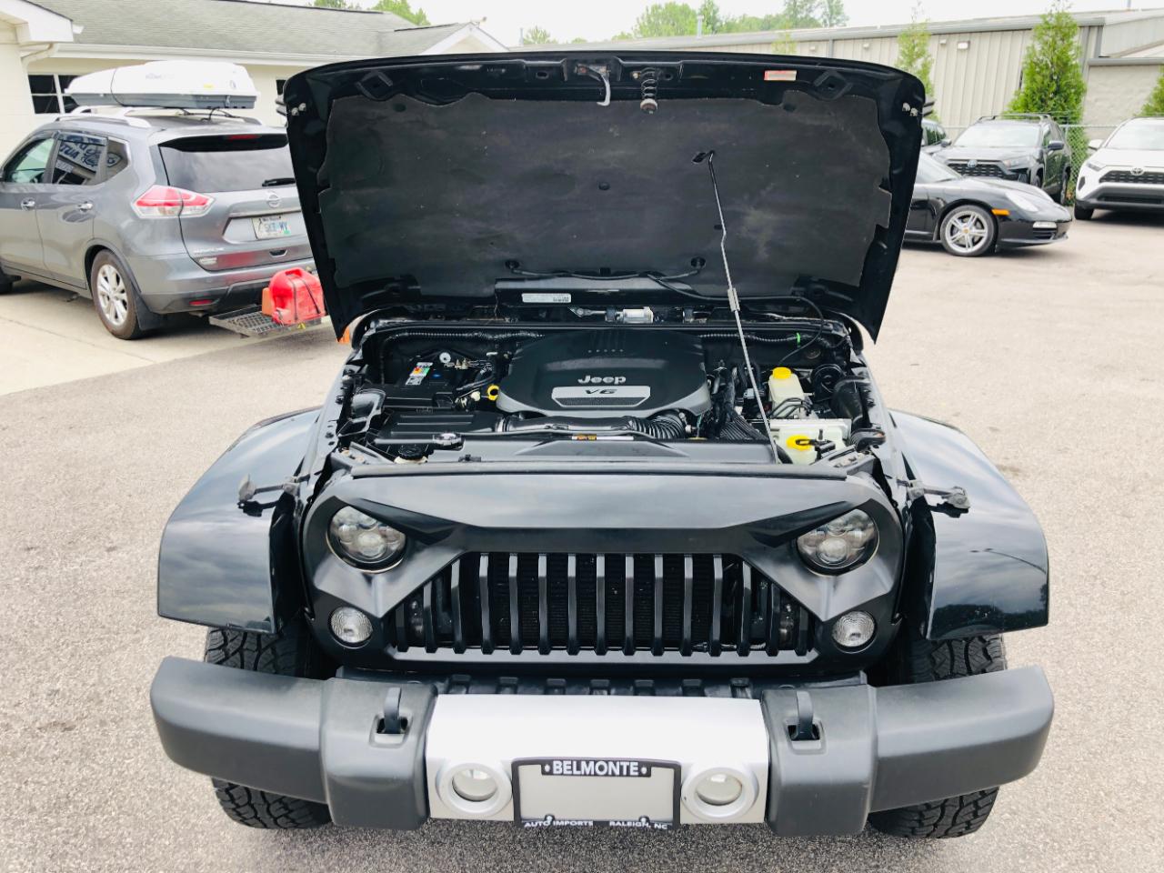 Jeep Wrangler Unlimited 4WD 4dr Sahara 2014