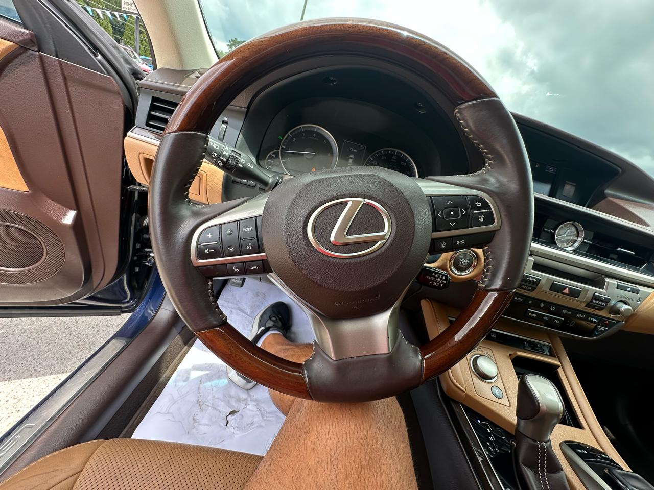Lexus ES 350 4dr Sdn 2016