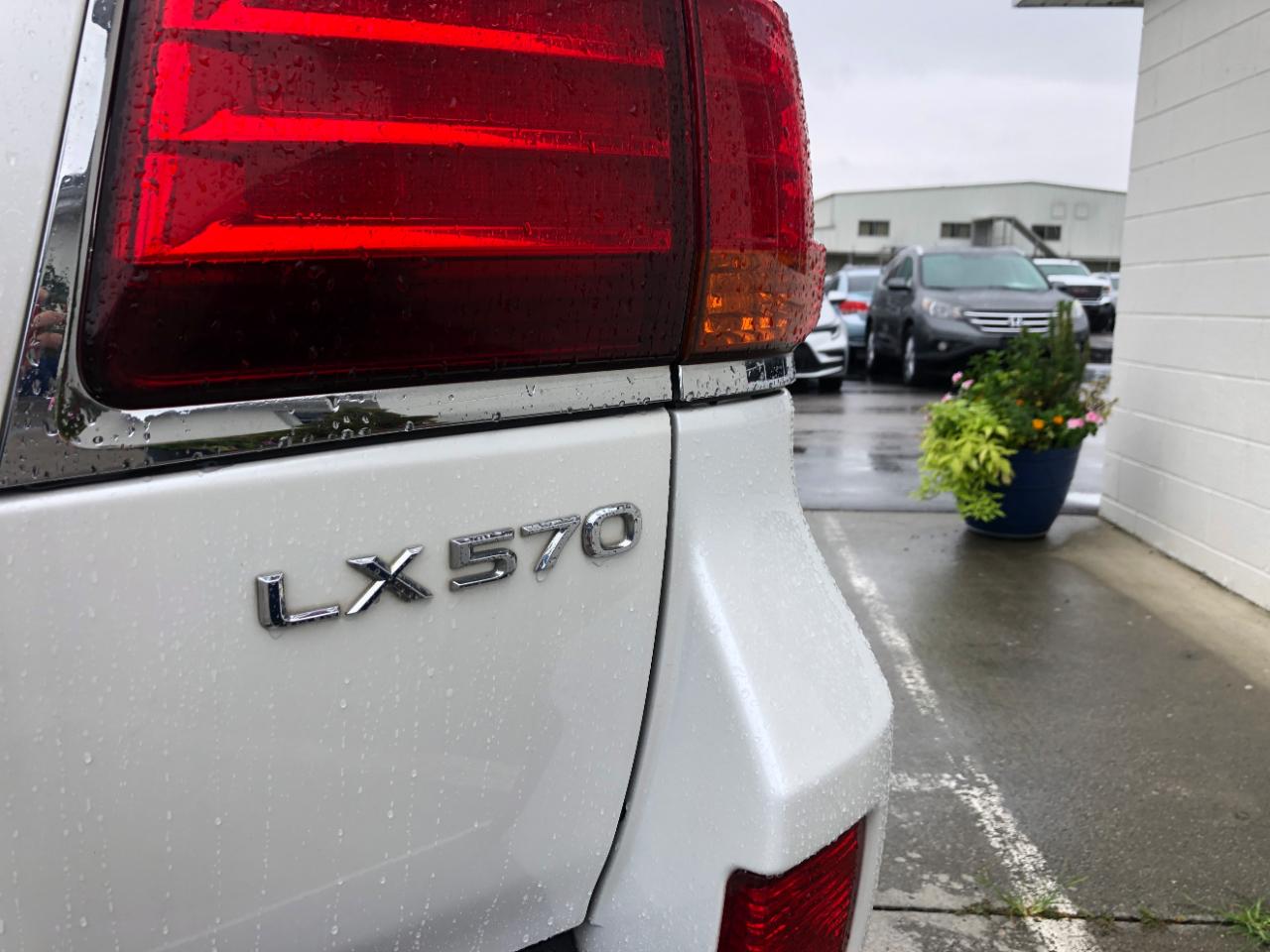 Lexus LX 570 4WD 4dr 2010