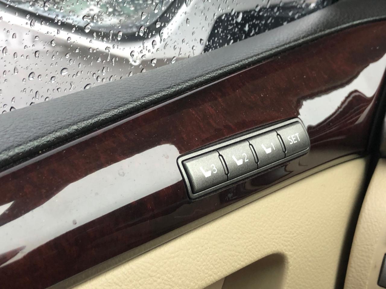 Lexus LX 570 4WD 4dr 2010