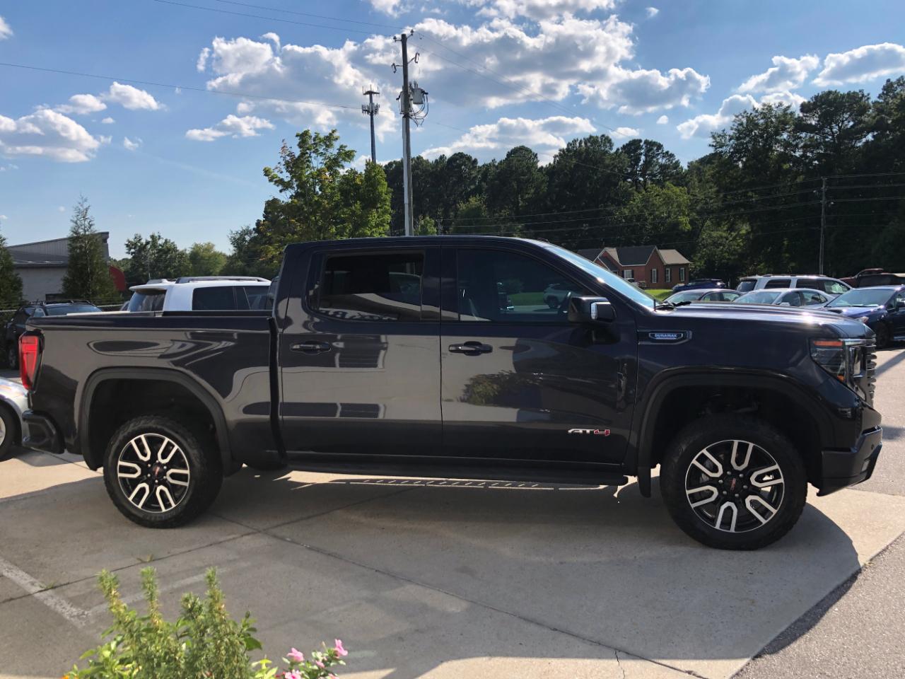 GMC Sierra 1500 4WD Crew Cab 147" AT4 2024