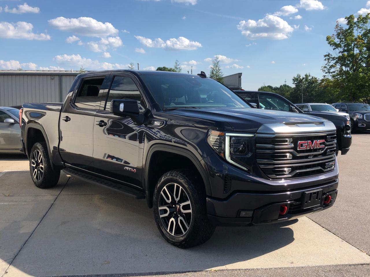 GMC Sierra 1500 4WD Crew Cab 147" AT4 2024