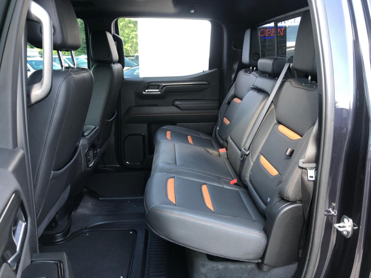 GMC Sierra 1500 4WD Crew Cab 147" AT4 2024