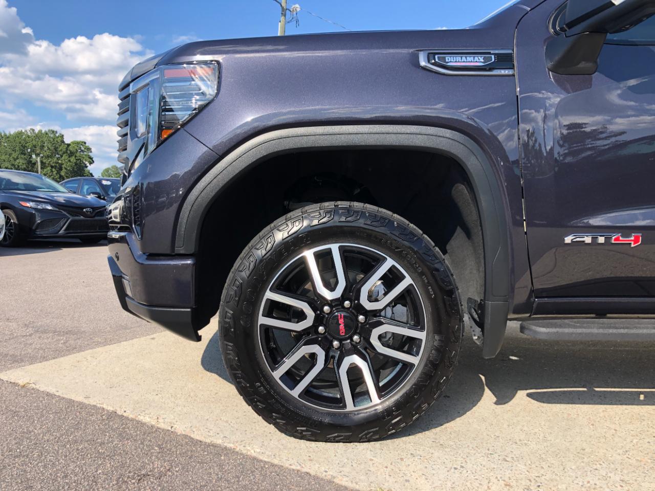 GMC Sierra 1500 4WD Crew Cab 147" AT4 2024