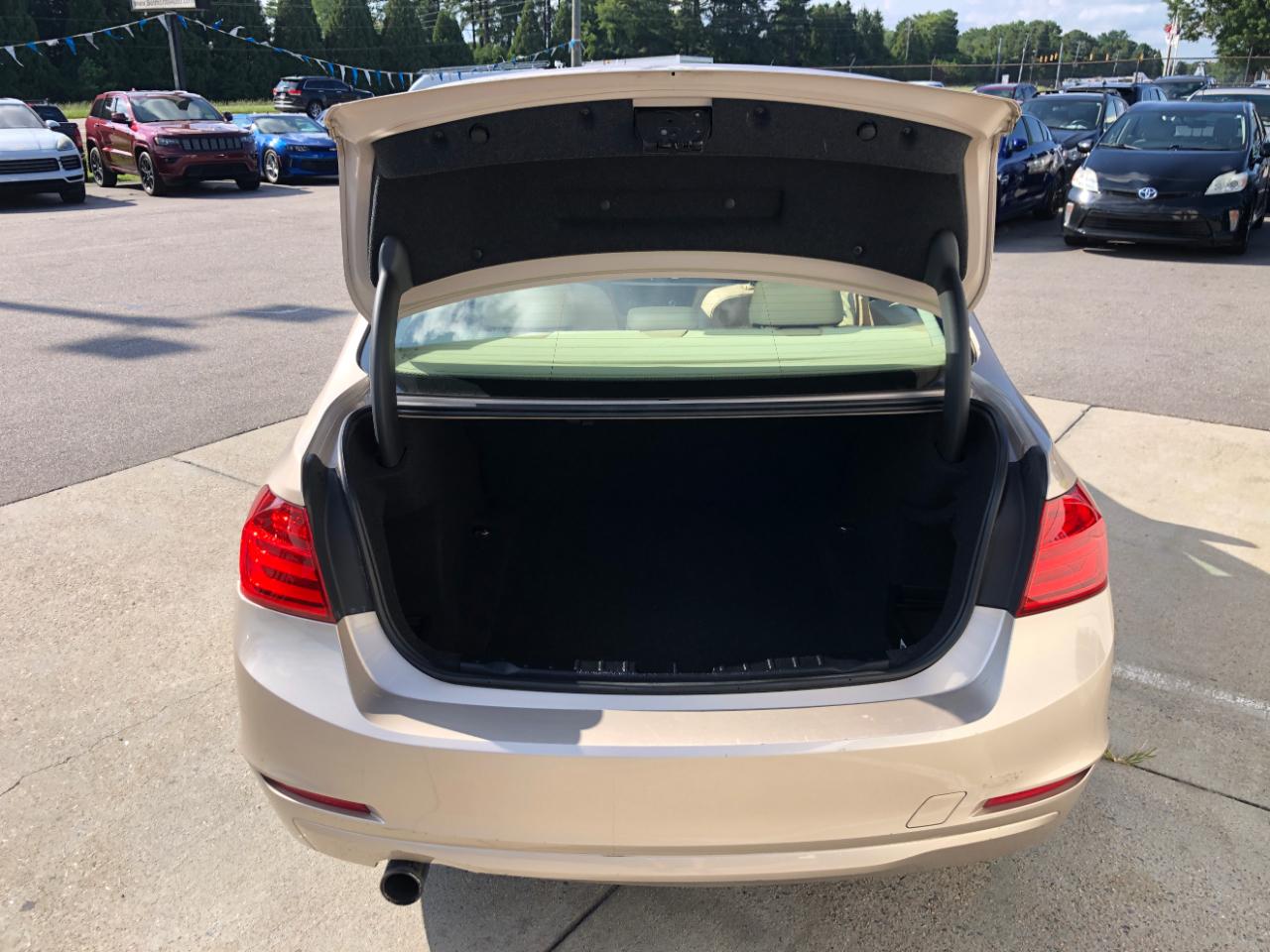 BMW 3 Series 4dr Sdn 320i xDrive AWD 2014