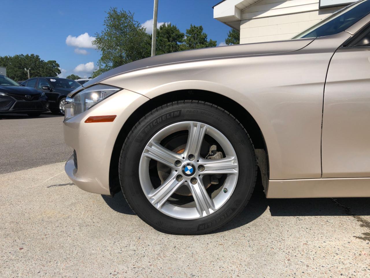 BMW 3 Series 4dr Sdn 320i xDrive AWD 2014
