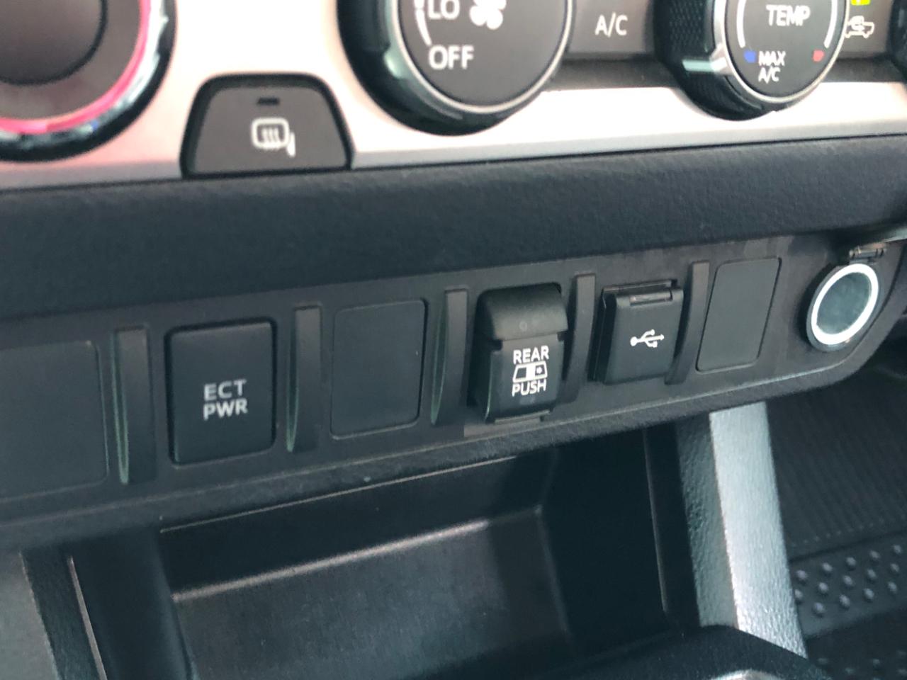 Toyota Tacoma 4WD SR5 Double Cab 6' Bed V6 AT (Natl) 2020