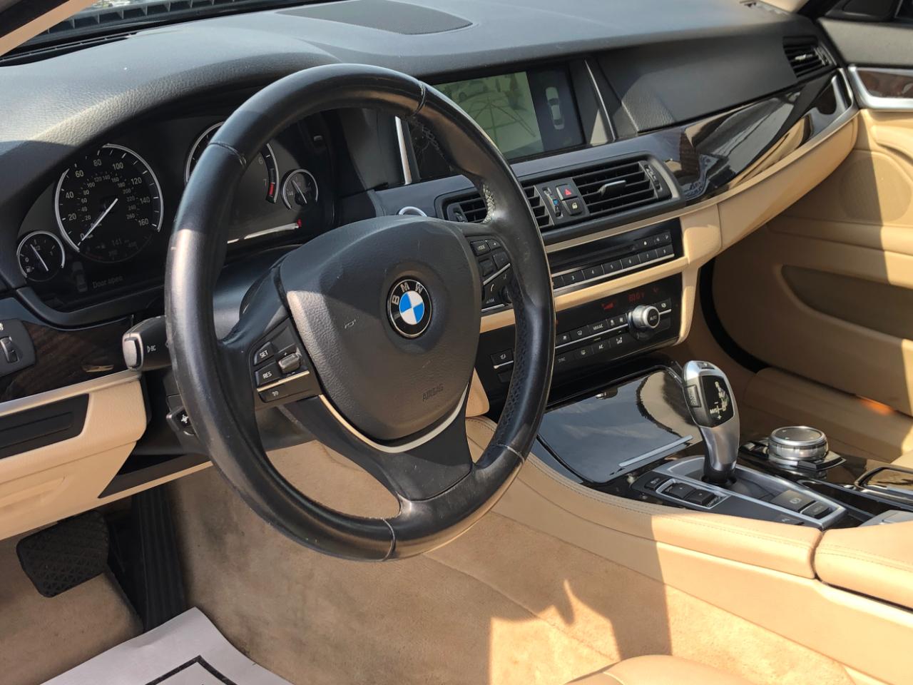 BMW 5 Series 4dr Sdn 528i RWD 2015