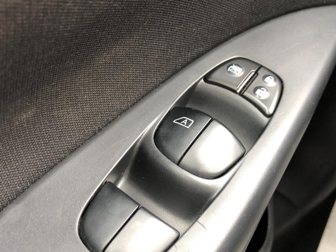 Nissan Sentra 4dr Sdn I4 CVT S 2016