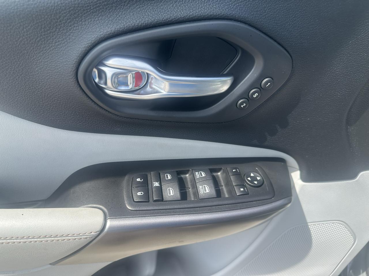 Jeep Cherokee Limited FWD 2020