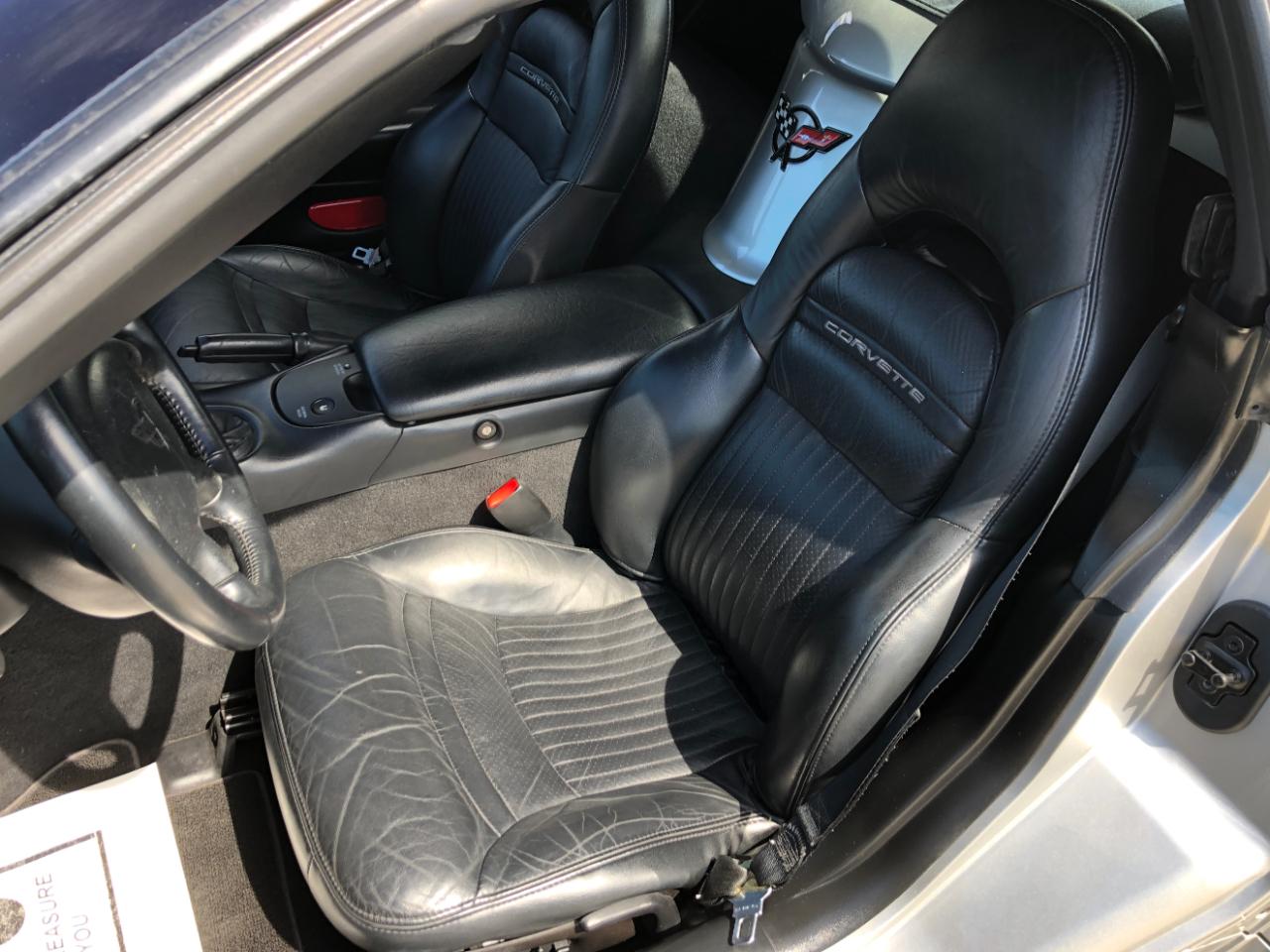 Chevrolet Corvette 2dr Convertible 2004