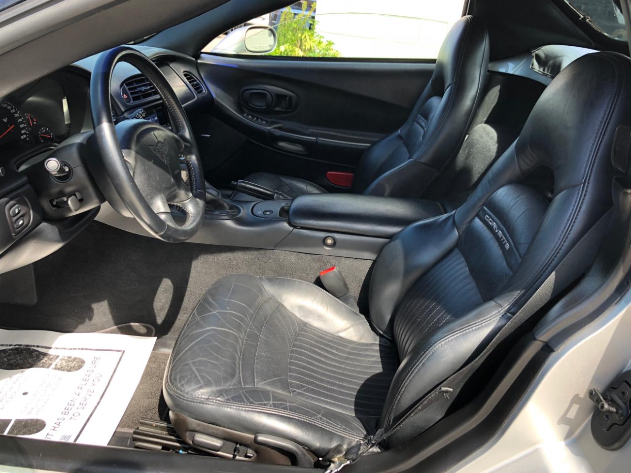 Chevrolet Corvette 2dr Convertible 2004