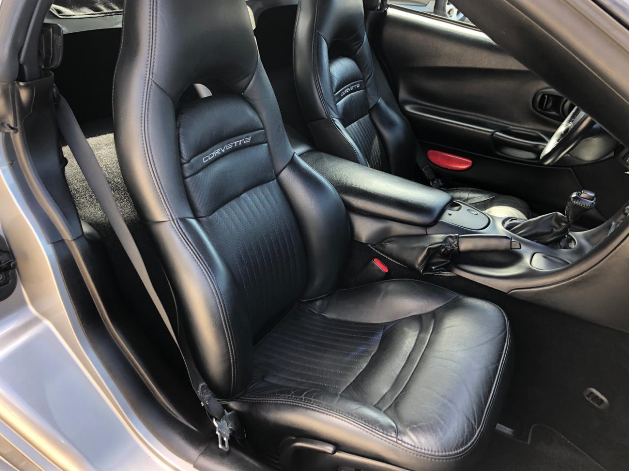 Chevrolet Corvette 2dr Convertible 2004
