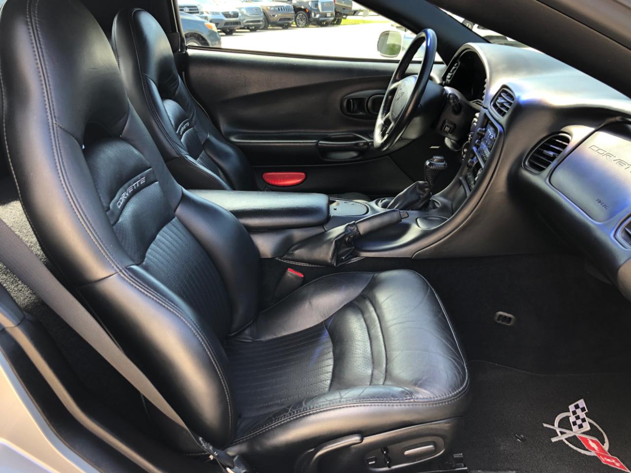 Chevrolet Corvette 2dr Convertible 2004