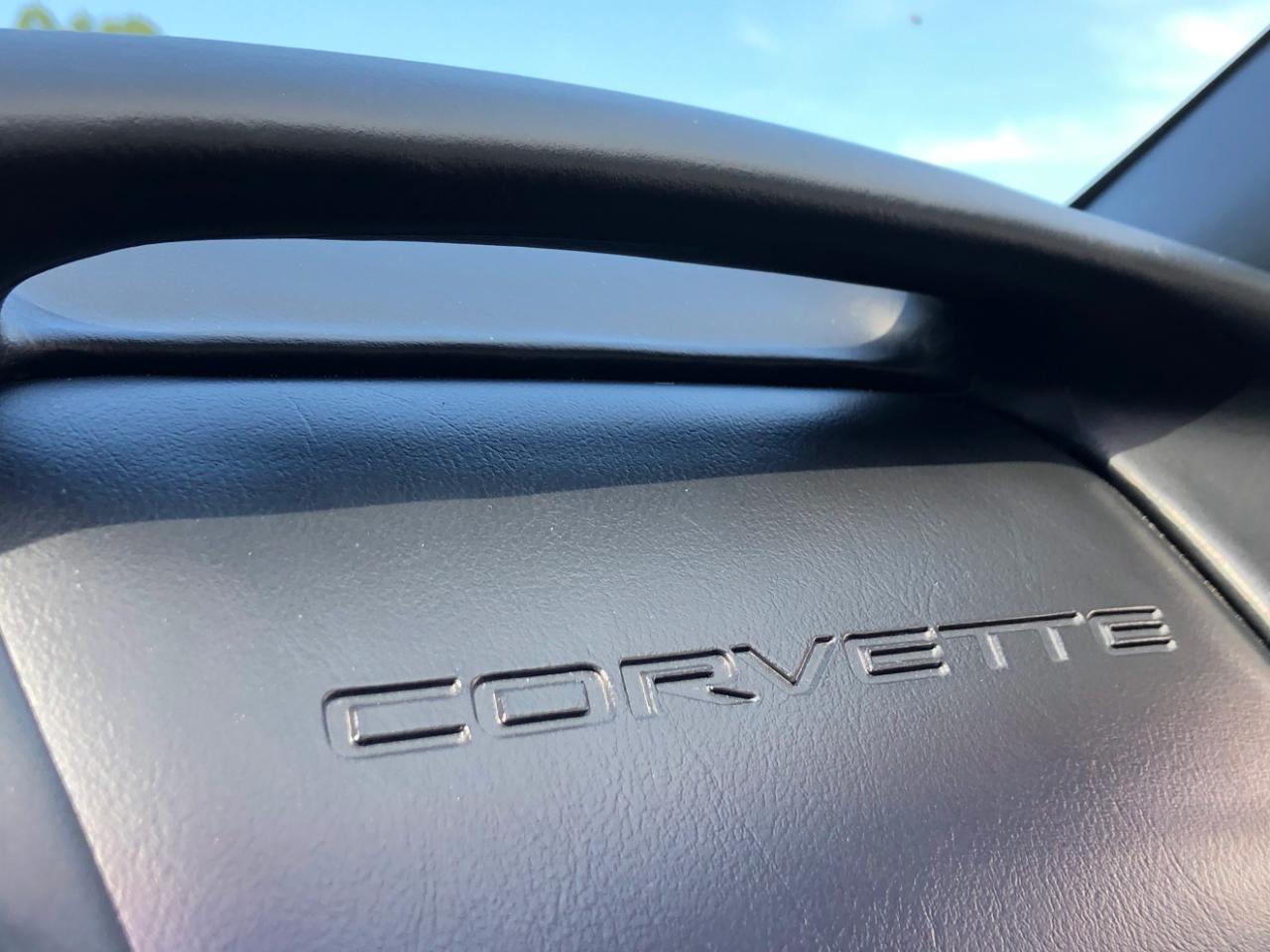 Chevrolet Corvette 2dr Convertible 2004