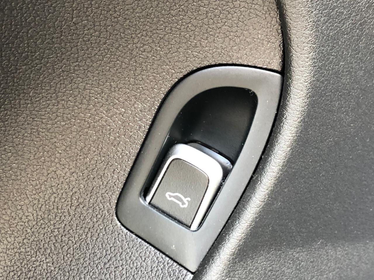 Audi A4 4dr Sdn CVT FrontTrak 2.0T Premium Plus 2014